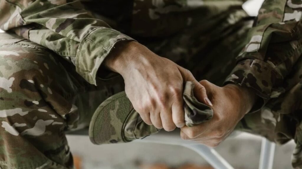 Әскердегі адам өлімінен кейін министр шұғыл шаралар қабылдады