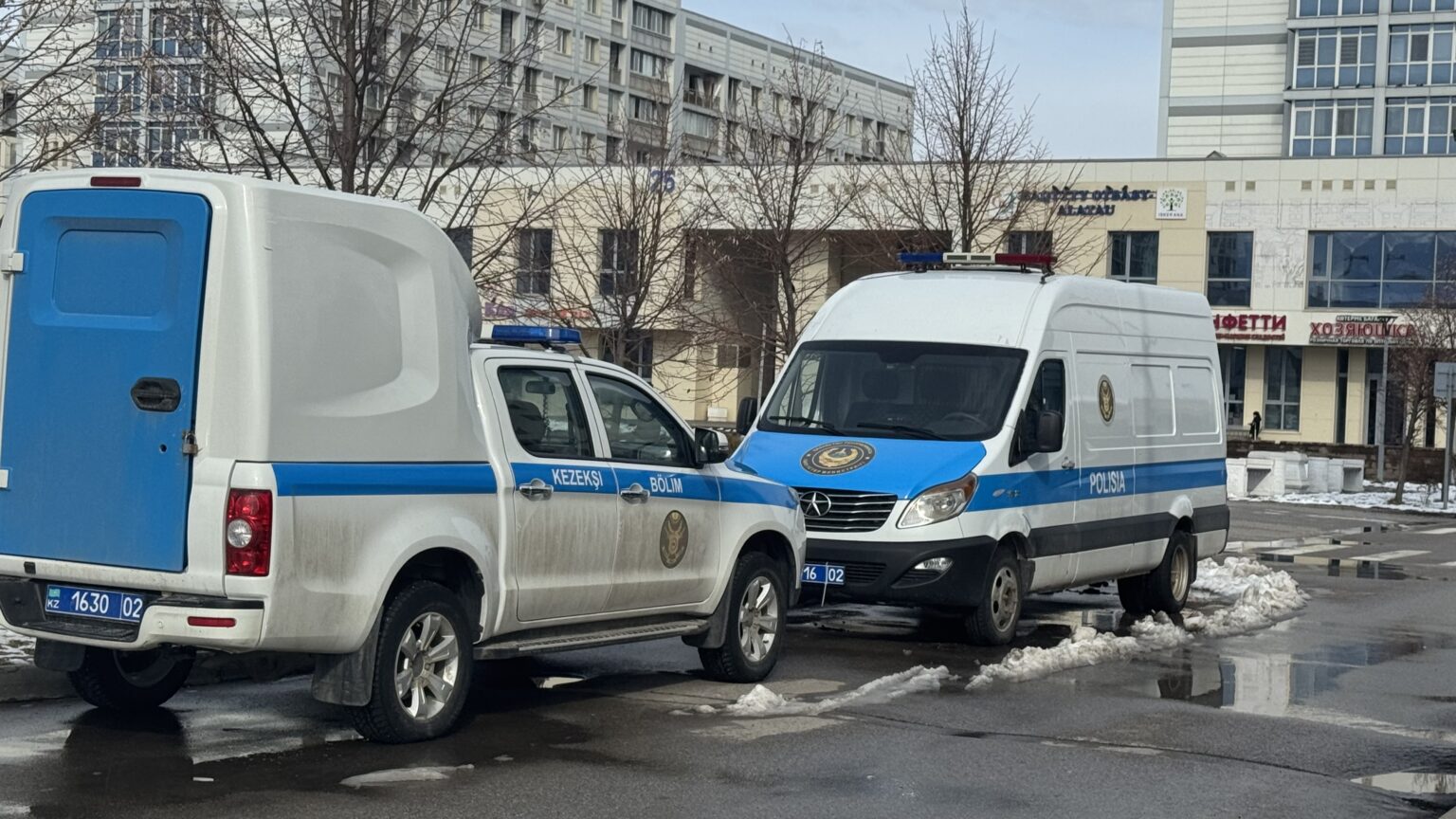 Алматыда жоғалып кеткен бойжеткен дәретханадан табылды