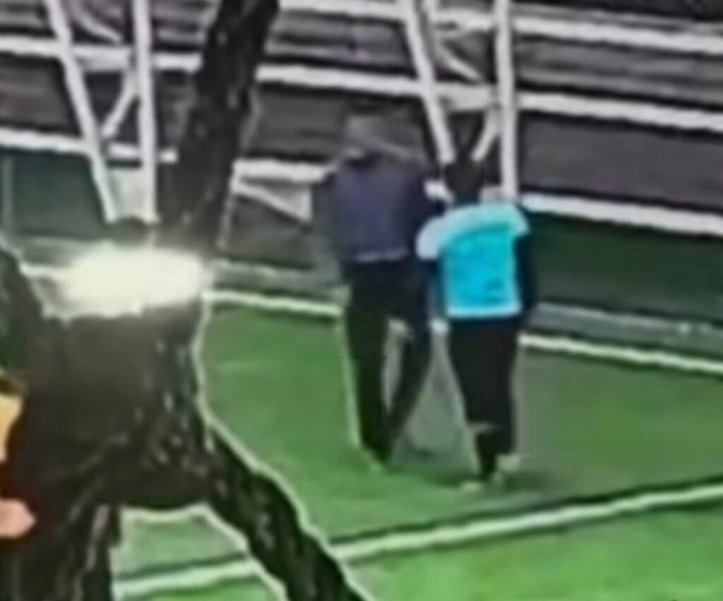 Боксер әкім: Шымкентте әкім қарамағындағы қызметкерлерге жұдырық жұмсаған