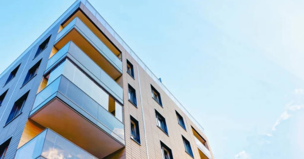 Таразда 5-қабаттан секіріп кеткен ер адам көз жұмды