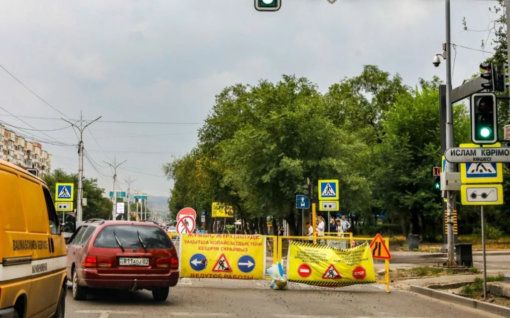 Алматының Төле би көшесінде қозғалыс шектеледі